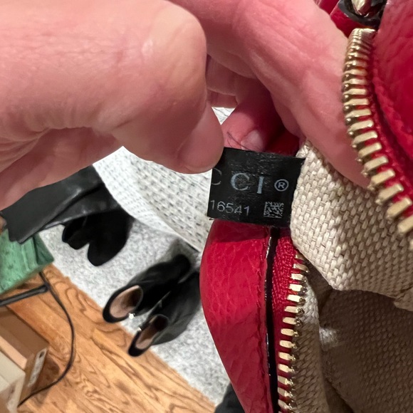 GUCCI red pebbled leather Soho disco bag - Picture 6 of 13